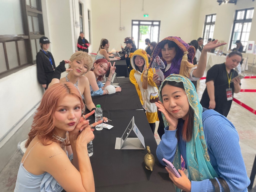 HUR+首次握手會 粉絲力挺