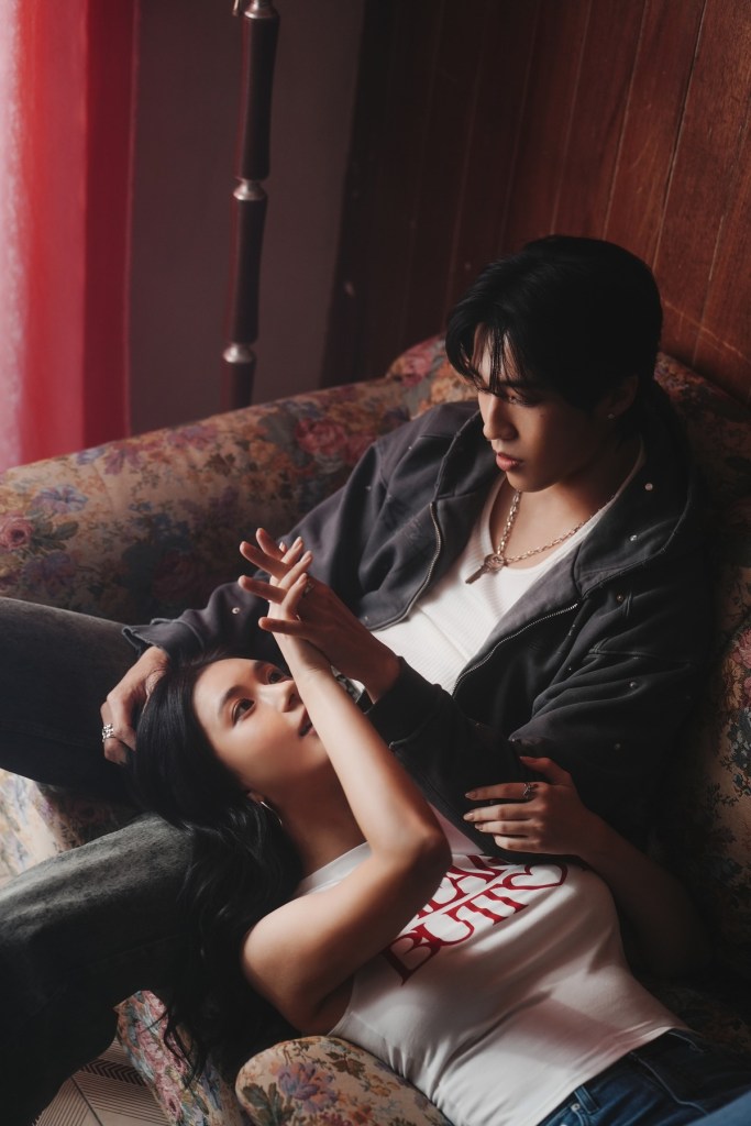 婁峻碩邀學姐鄭芯恩跨刀〈鑰匙還你〉MV (照片提供:伊弗龐金有限公司 X 想不到音樂工作室)