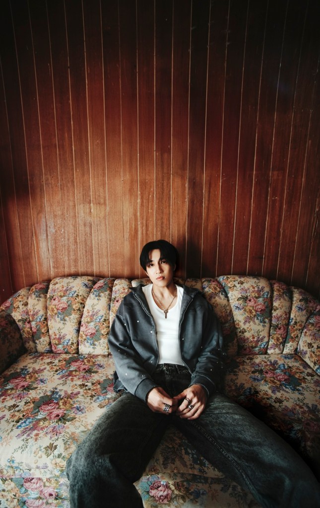 婁峻碩邀學姐鄭芯恩跨刀〈鑰匙還你〉MV (照片提供:伊弗龐金有限公司 X 想不到音樂工作室)