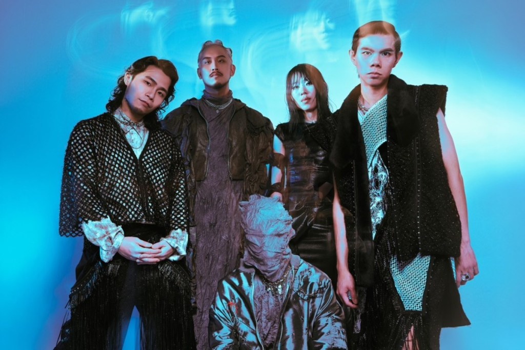 遊走於奇幻與現實交界 烏流 oo-Lâu 推出全新單曲〈守墓人佮玫瑰〉 並預告4/27發行首張全台語專輯