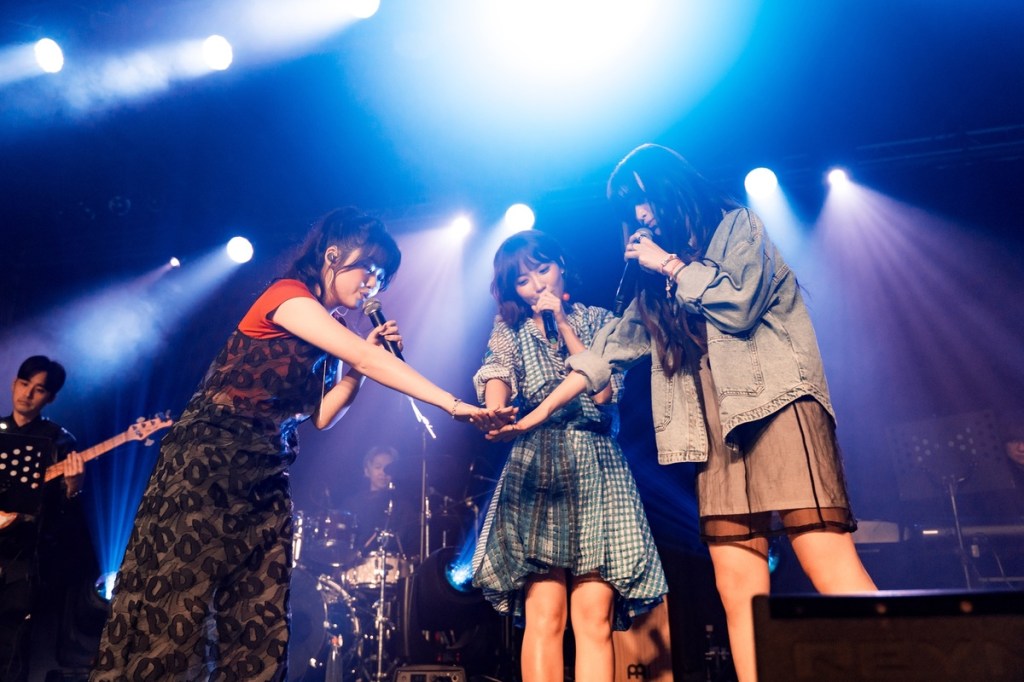 陳佩賢讚聲演唱會開唱_左起童雲晞、陳佩賢、康庭瑋