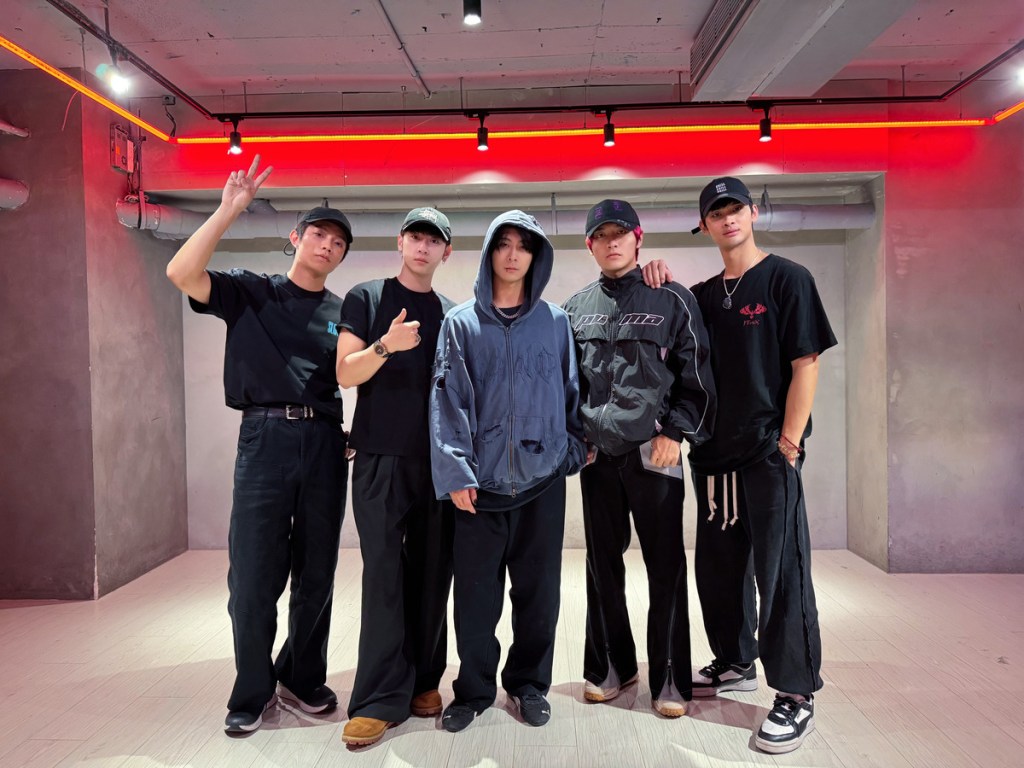 FEniX《MBB》演唱會進入倒數 F.F.O與ARKis探班並預告合作限定舞台 周邊商品4/19華納音樂官網開賣