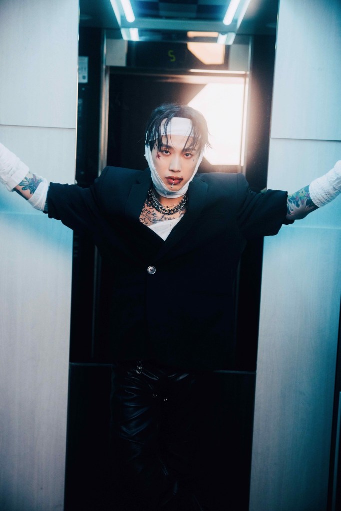 MV中Marz23也跳起自創的「魔性暈船舞」