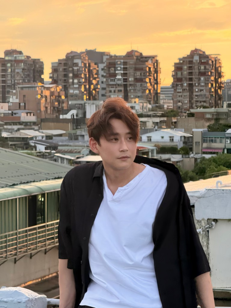 陳乃榮新歌〈一起散步吧〉MV (照片提供:Heartbeats Production)