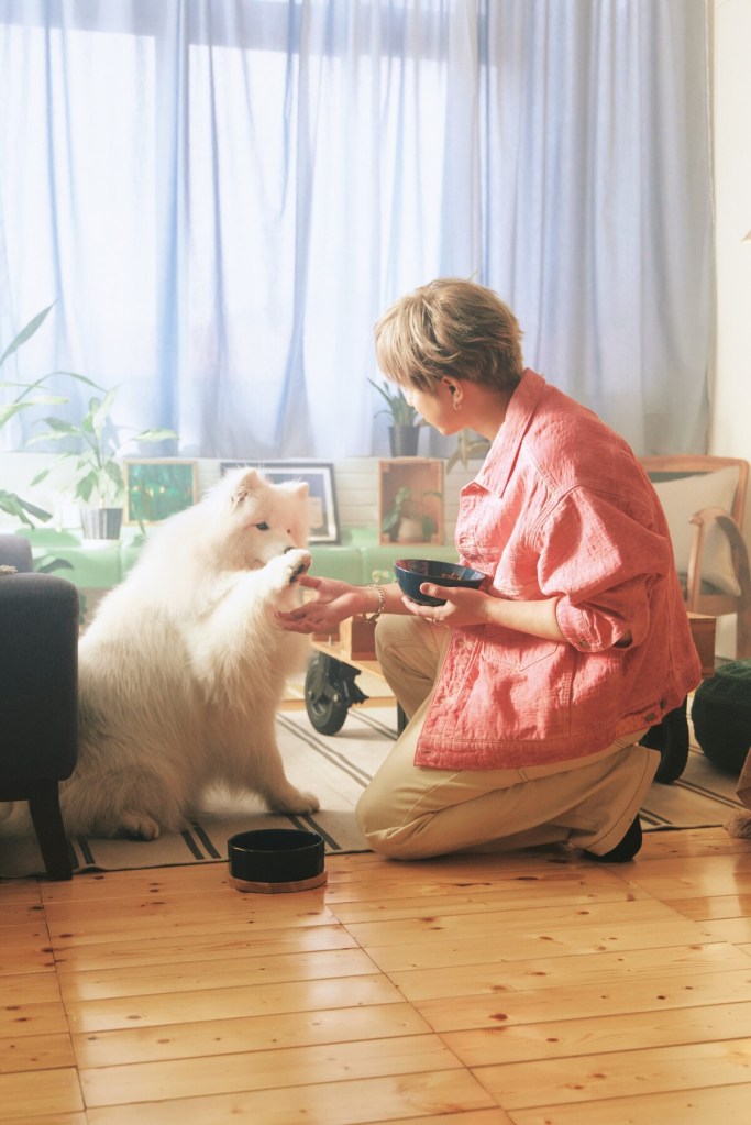 GJ蔣卓嘉改編理想混蛋經典情歌〈不是因為天氣晴朗才愛你〉(照片提供:索尼音樂) 