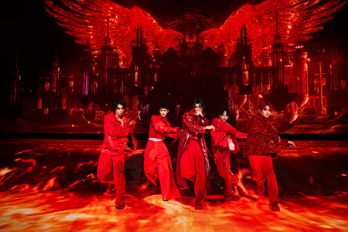 FEniX 首登台北TICC開唱獻上25首歌曲並首唱新歌〈沒有情人的情歌〉 5人