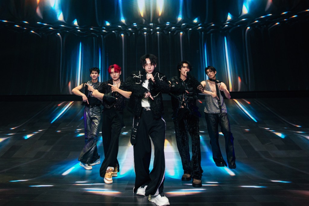 FEniX 5套造型上陣！男孩展現健身飲控成果（華納音樂X寬宏藝術 提供)