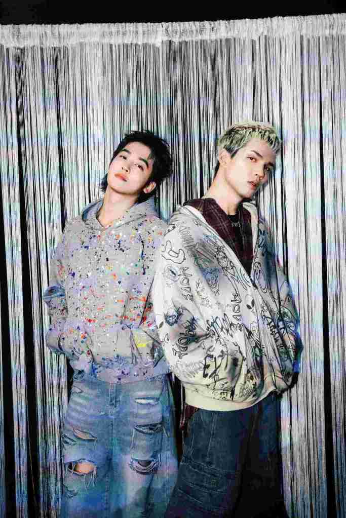 小樂吳思賢(左)派偉俊(右)兩人合作全新洗腦神曲《Chasing Dreams》已於5月23日全球歌曲上架(華納音樂提供 )