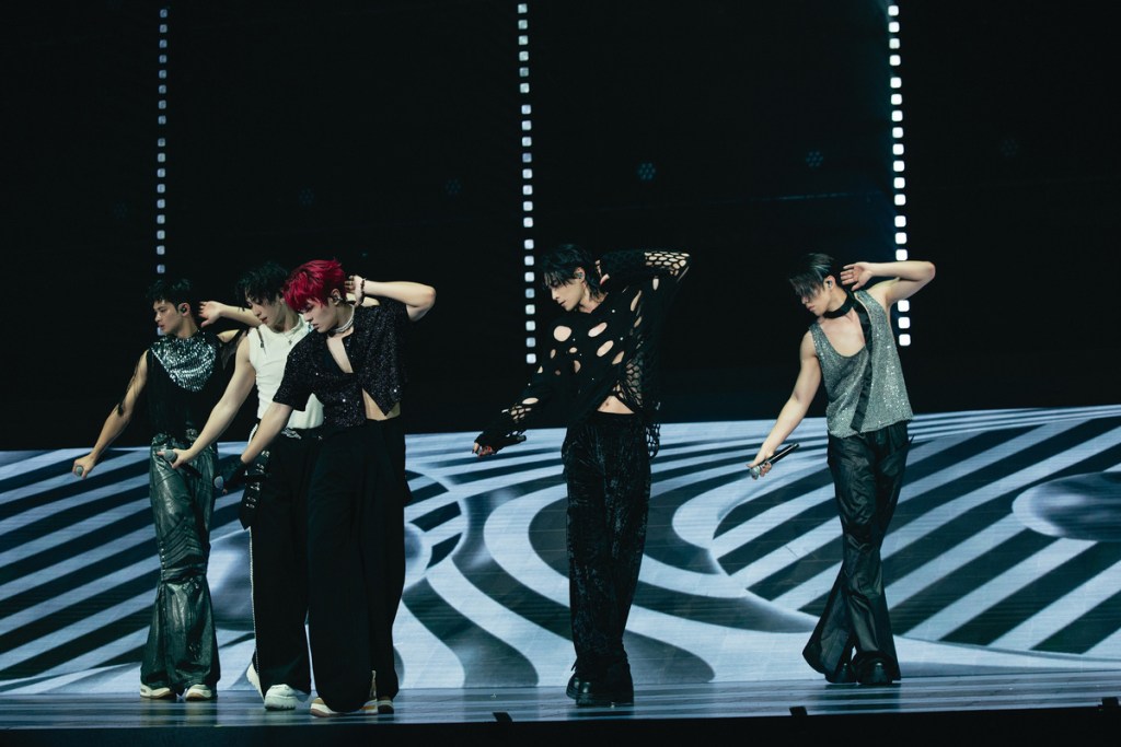 FEniX首場演唱會「MBB 2025 LIVE CONCERT」團員勁歌熱舞  粉絲尖叫掀翻屋頂（華納音樂X寬宏藝術 提供)