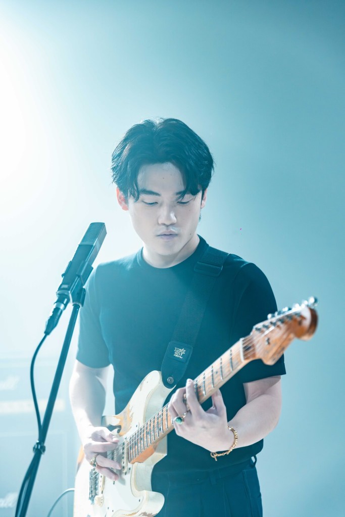 首日演出歌手 - 知更