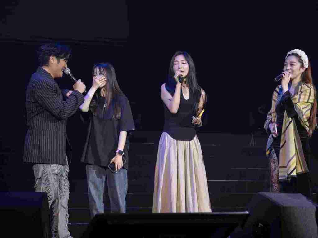 曹格代表作情歌〈梁山伯與茱麗葉〉，邀請了三位「茱麗葉」上台合唱甜蜜爆表（滾石唱片 提供)