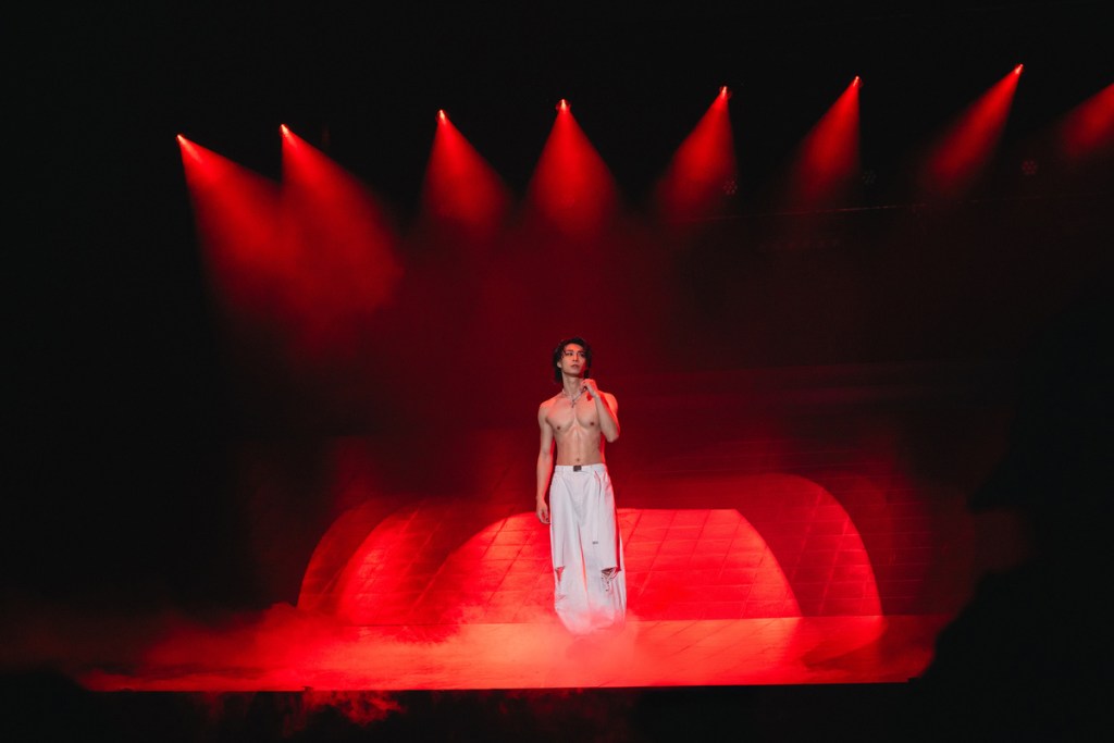 MAX在演唱會秀出苦練的好身材（華納音樂X寬宏藝術 提供)