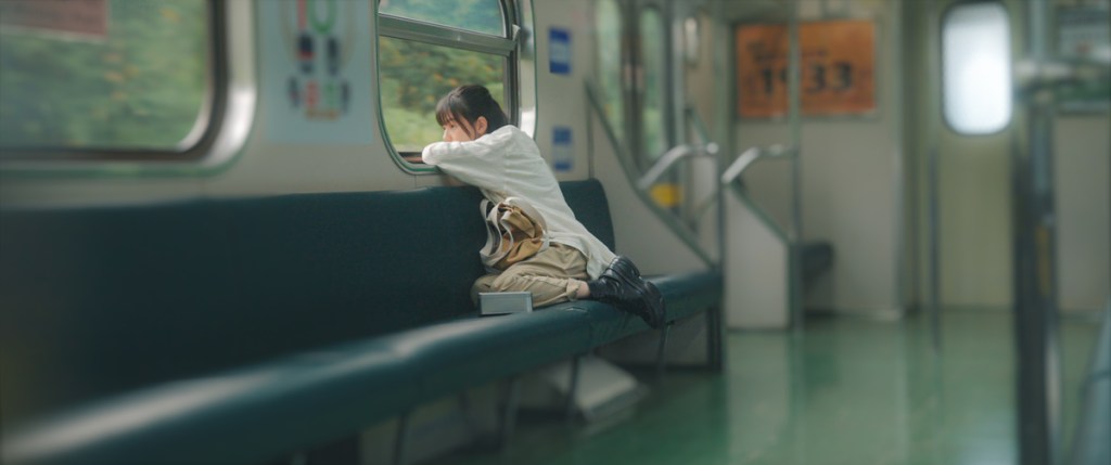 姚愛寗在〈頭城——悼F〉MV中尋找過去的記憶