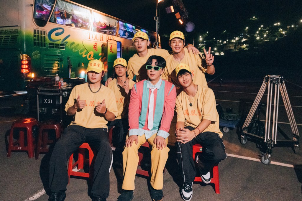 蕭煌奇〈你攏無咧看〉MV 邀師弟 FEniX 參演 (照片提供:華納音樂)