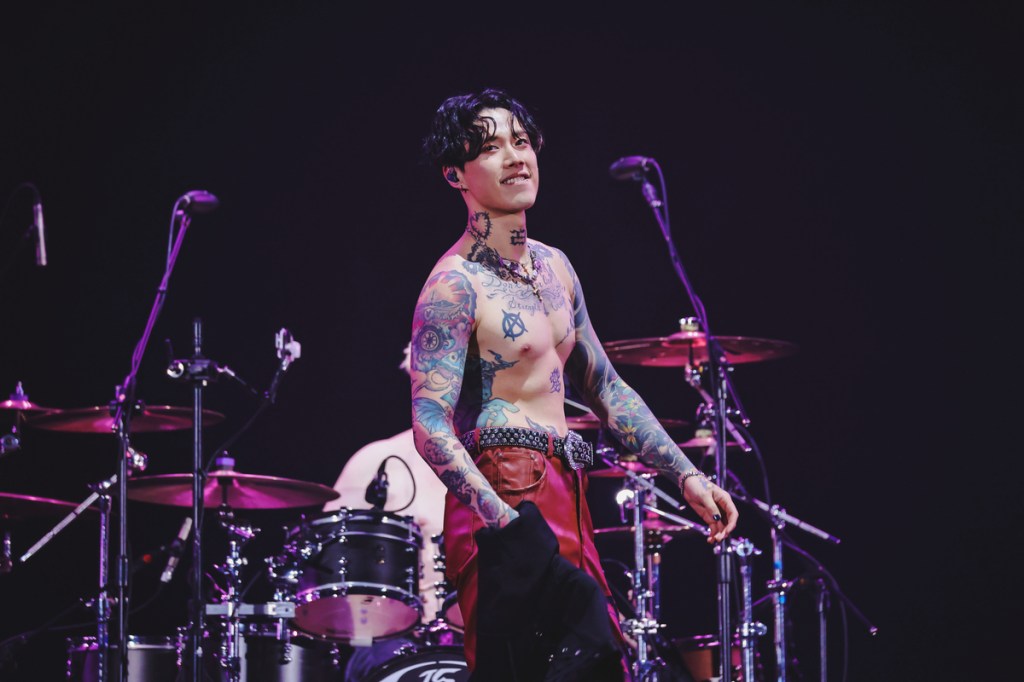 TRASH「脫衣」感謝歌迷完售支持:阿夜