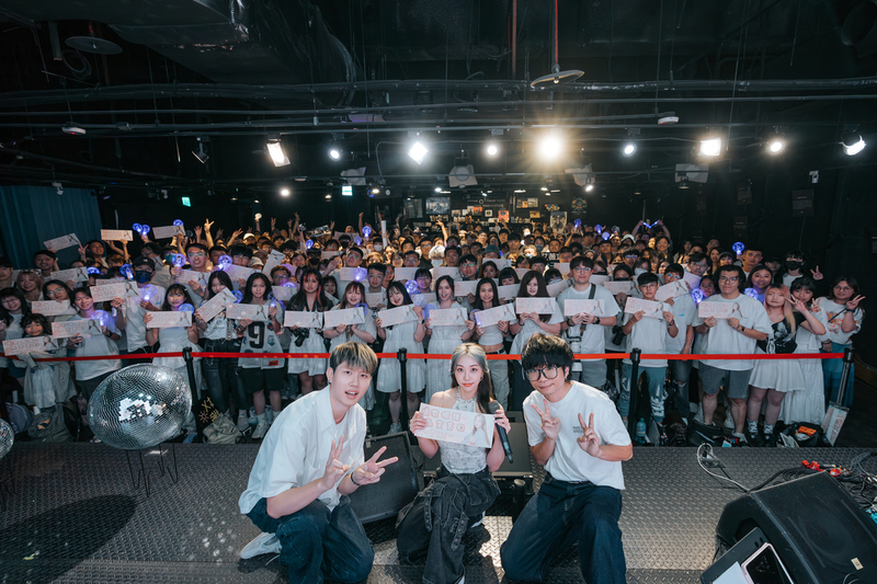 艾薇連續兩天舉辦FAN-CONCERT (照片提供:環球音樂)
