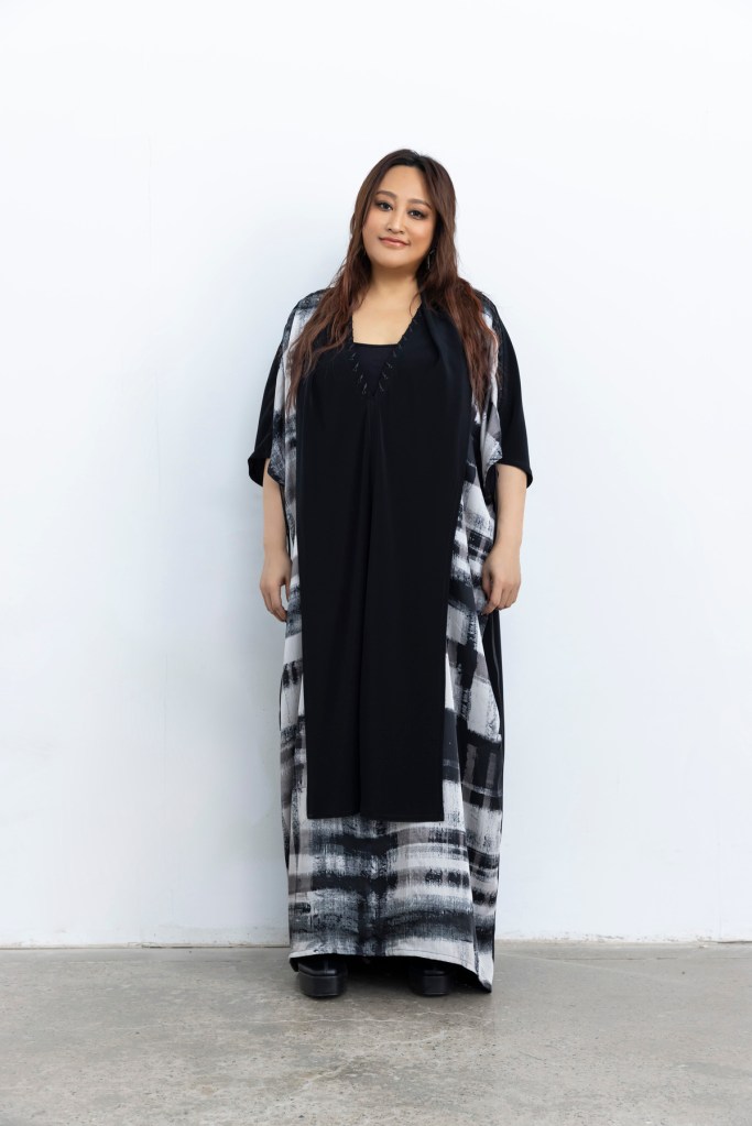 家家在MV中化身孟婆，陰間重逢劇情觸動她對媽媽的思念。（相信音樂提供）