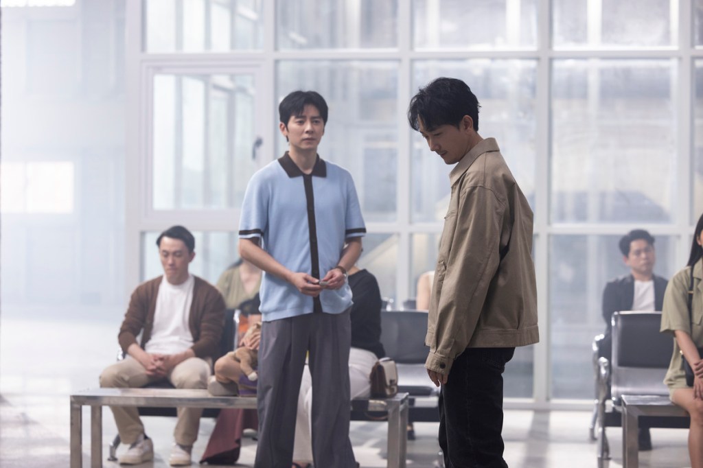 李國毅、施名帥細膩詮釋陰間重逢情感，劇情催淚動人。（相信音樂提供）