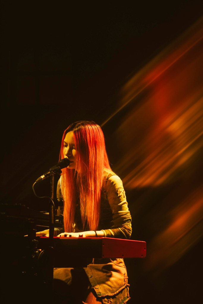 惠婷投入演唱。（相信音樂提供）