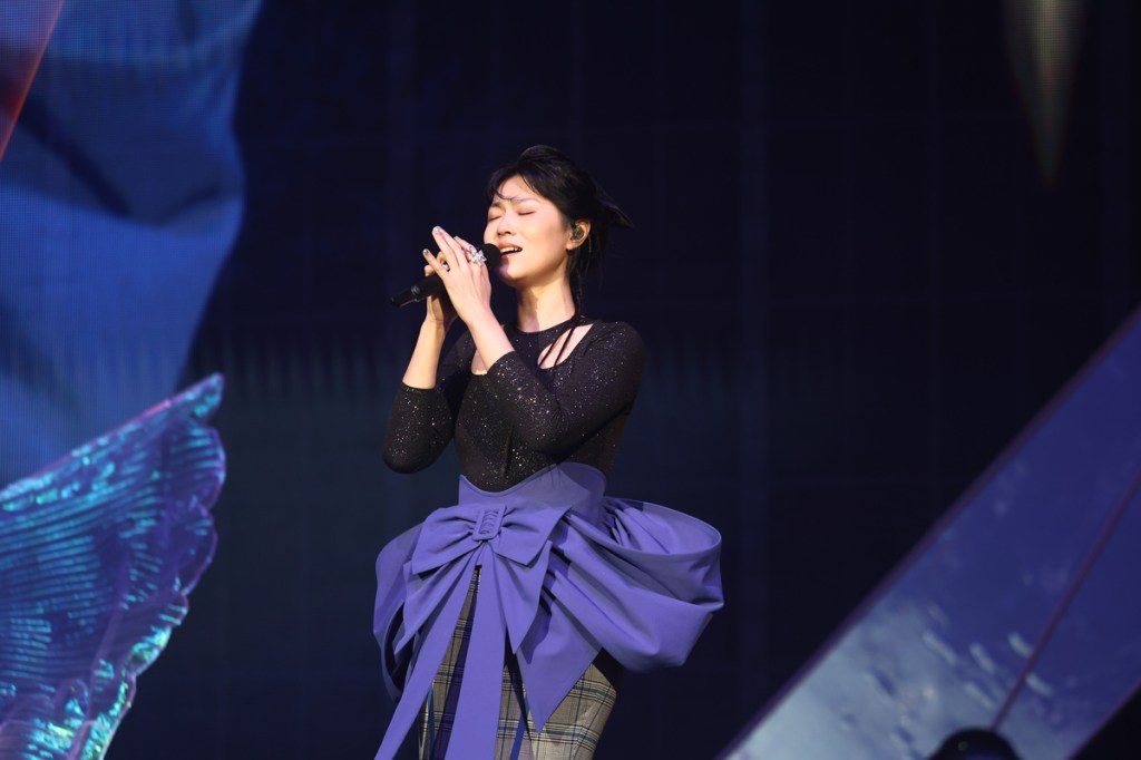 曹雅雯二度登藍寶石開唱