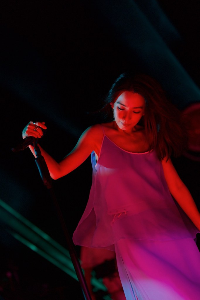 田馥甄唱起〈沉澱〉一曲體現她如實心情：「唱歌真的太棒了！把所有心事、千言萬語，在一首歌裡面表達出來，雖然有時候覺得自己情緒太澎湃，但每一次在大自然裡、一期一會、