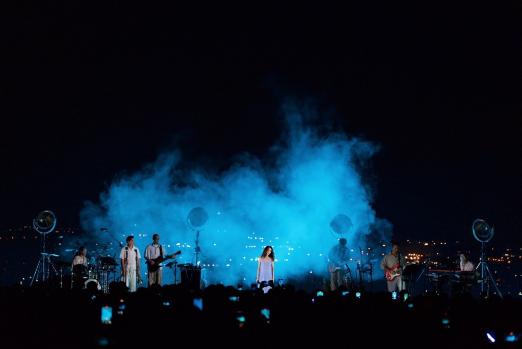 田馥甄引用代言台詞：「每一個場景每一刻都是全新的開始！每一場對我來說都是獨一無二！」語詞間字字充滿感謝這一切