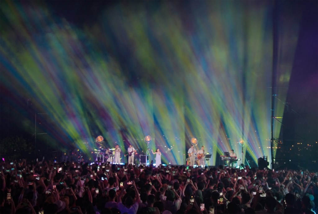 田馥甄：「不同於室內場館，戶外演出真的是看天吃飯，老天爺是藝術指導。要給我們風是風、給我們雲是雲，這是最無價，千變萬化的！」直球告白粉絲們：「田調過程中很難，不