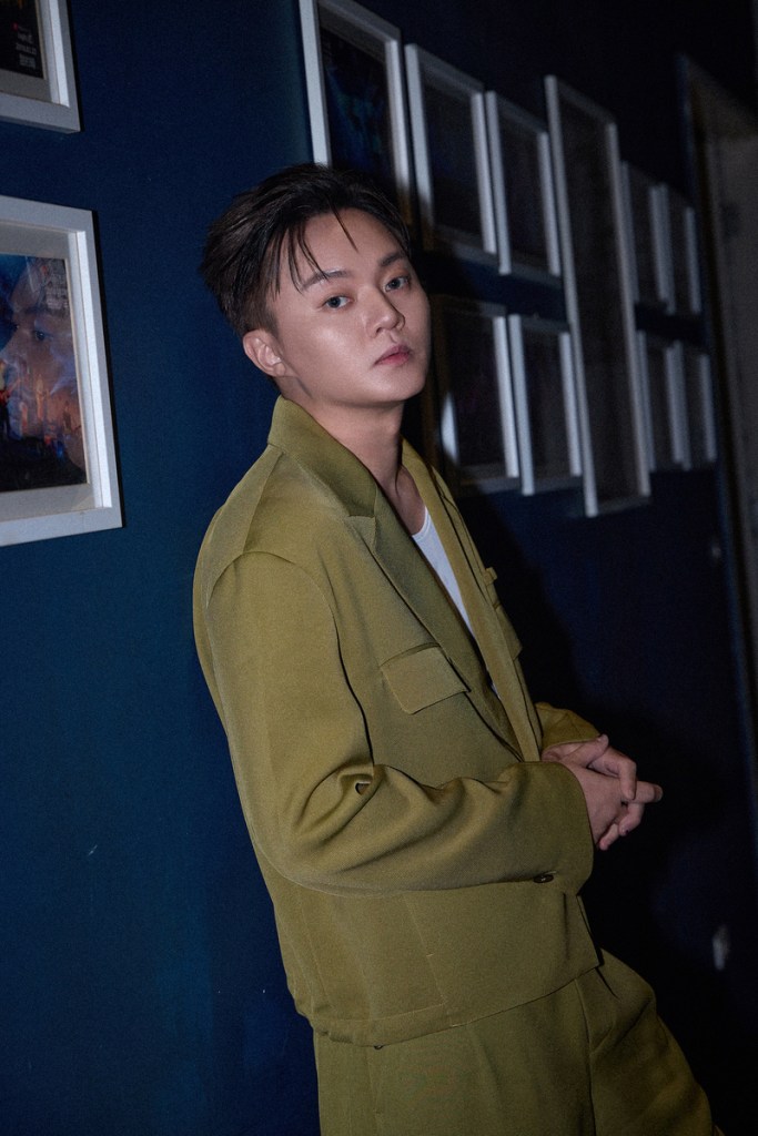 週日下起滂沱大雨，粉絲們仍風雨無阻前來觀看，心疼長輩們如此奔波，許富凱特別應景清唱〈雨傘情〉用歌聲來溫暖感謝大家，也祝福大家遇水則發！