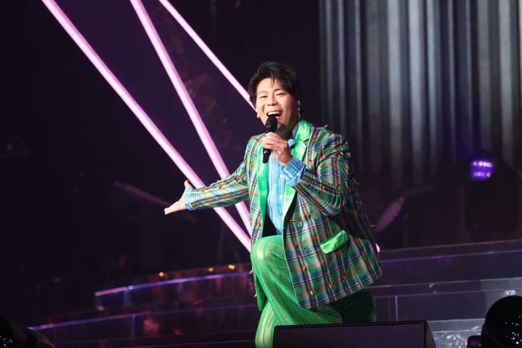 邵大倫拿下藍寶石大歌廳全勤獎