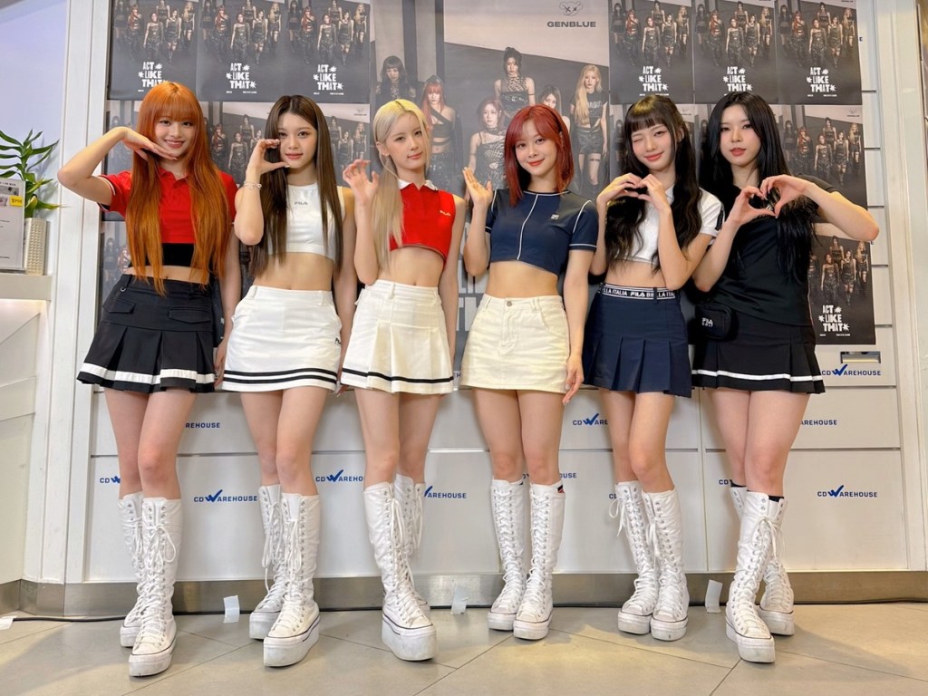 GENBLUE香港電台宣傳(左起NICO、許媛媛、毓、XXIN、采甄、AYEON)