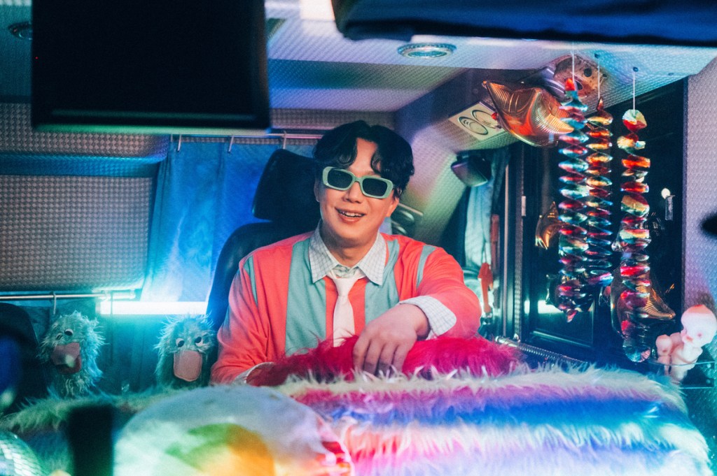 蕭煌奇2025年全新單曲〈你攏無咧看〉MV (照片提供:華納音樂)