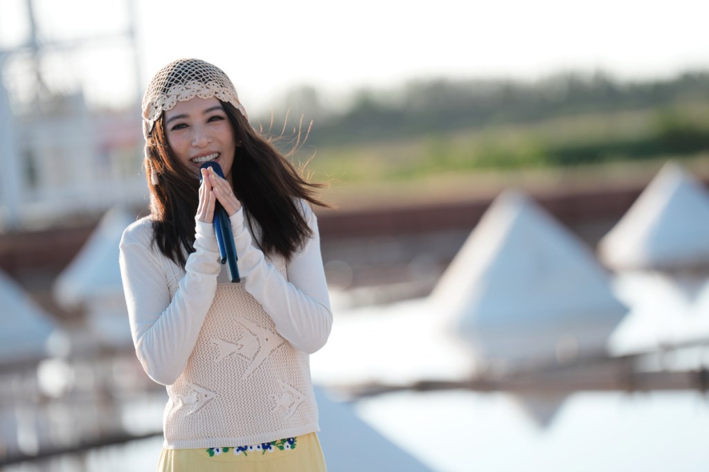 田馥甄《田調》野地小巡演從台南井仔腳鹽田揭開序幕 選唱方大同〈才二十三〉盼珍惜每一個日常