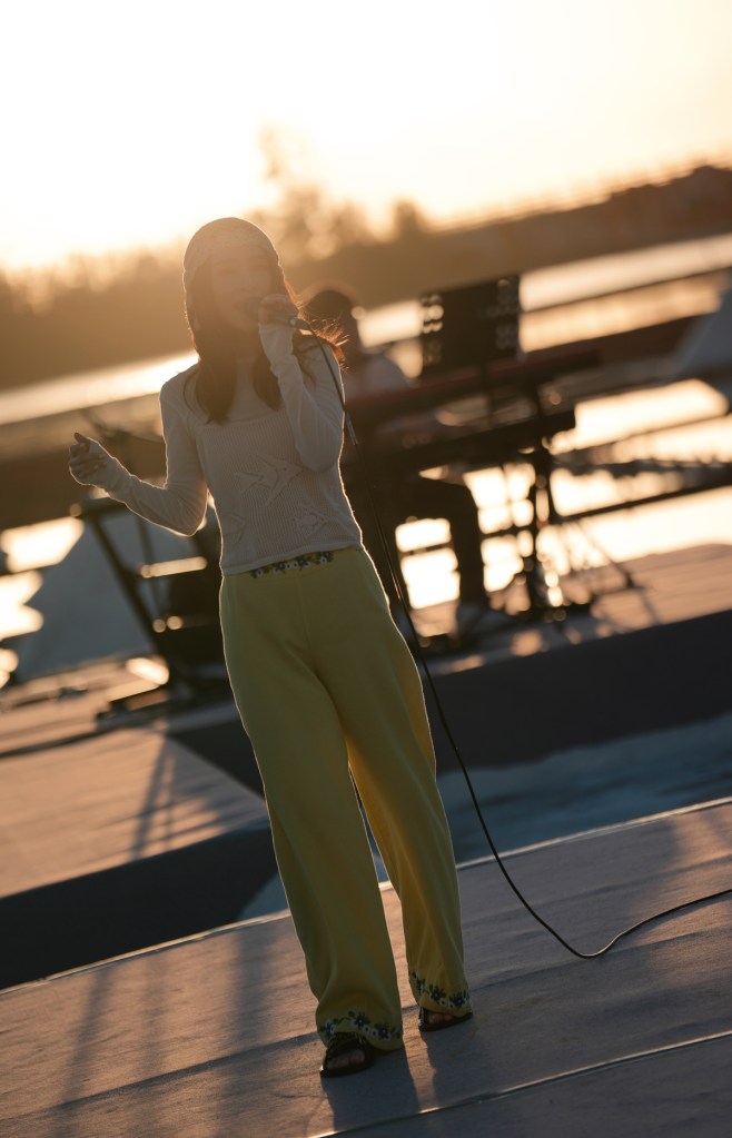 田馥甄《田調》Live in Life野地小巡演從台南井仔腳鹽田揭開序幕 (照片提供:何樂音樂)