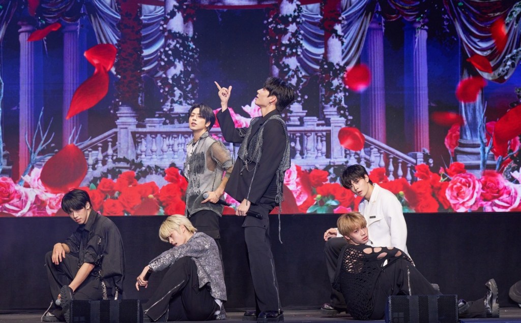 SEVENTOEIGHT首辦FAN MEETING帥氣勁歌熱舞(左起彭义翔、鄭美祥、陳麒文、陳柏佑、王學駿、D'om帝翁)