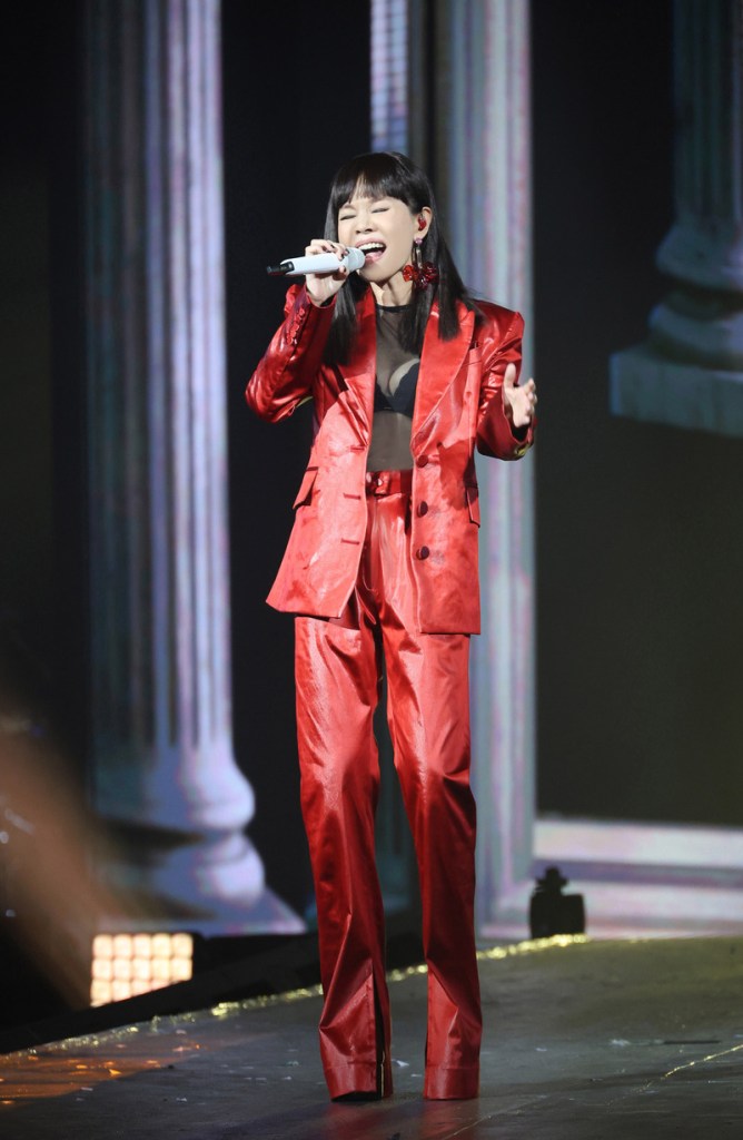 彭佳慧第四度攻蛋開唱 尾聲以血色皮質歌德女王西裝亮相 (照片提供:寬宏藝術)