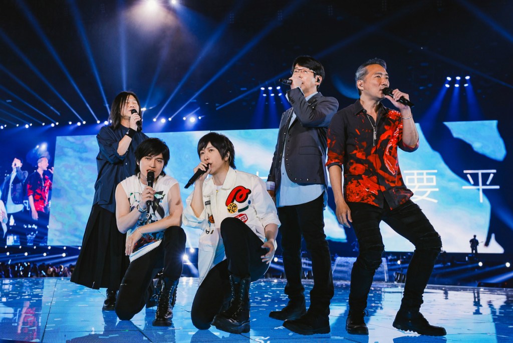 歌迷依依不捨二度安可，五月天加碼演唱