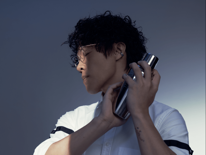 盧廣仲以傷心調酒師造型現身 宣告即將推出全新翻唱專輯 重新詮釋華語低調情歌&nbsp;並預告9月開演唱會