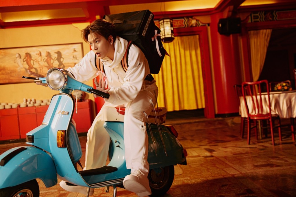 阿弟化身神速外送員 一有訂單馬上去送達