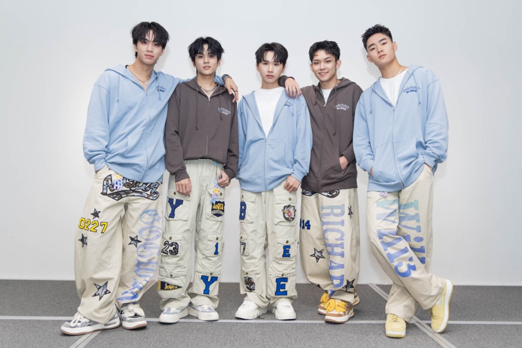 AcQUA源少年，左起李秉諭、盧佾暘、黃莑茗、林毓家、須弘道（照片提供：種子音樂）