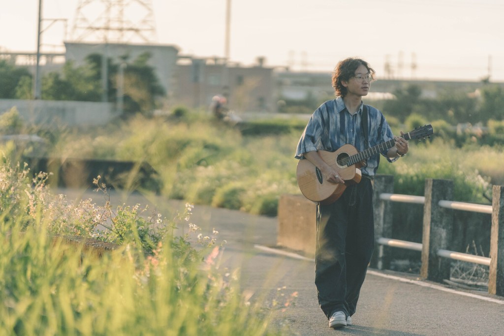 客語新生代創作歌手江晟榮於推出全新單曲〈一路共下〉(照片提供:江晟榮)