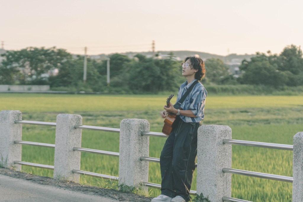 客語新生代創作歌手江晟榮於推出全新單曲〈一路共下〉(照片提供:江晟榮)