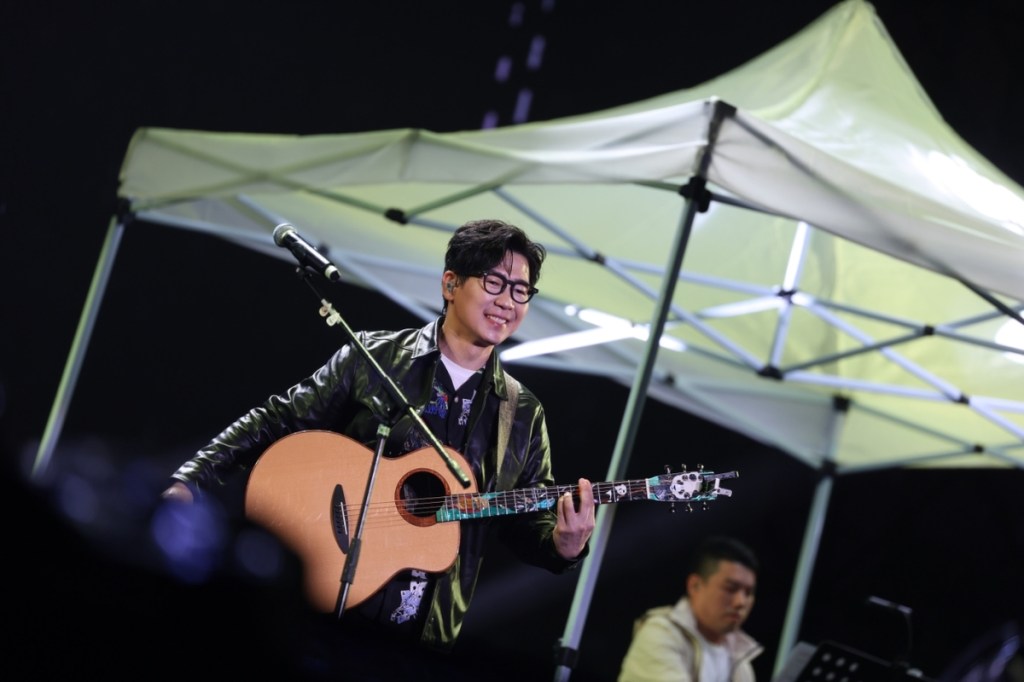 品冠吉他深情彈唱（照片提供：種子音樂）