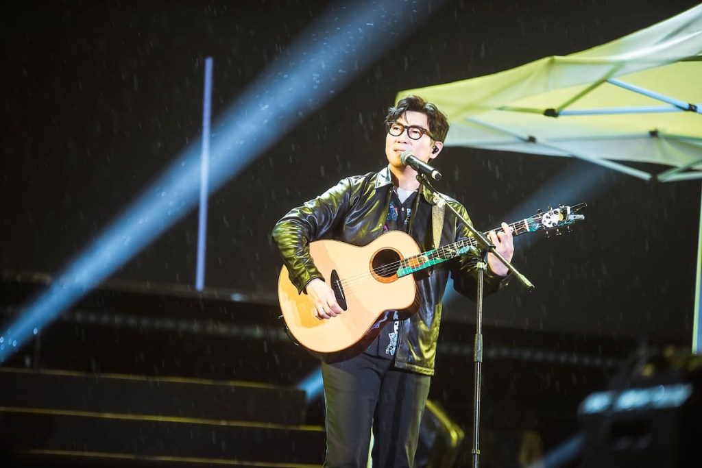 品冠揚州開唱，雖然天公不作美雨一直下 ，但台下歌迷依然熱情不減。(照片提供_種子音樂)