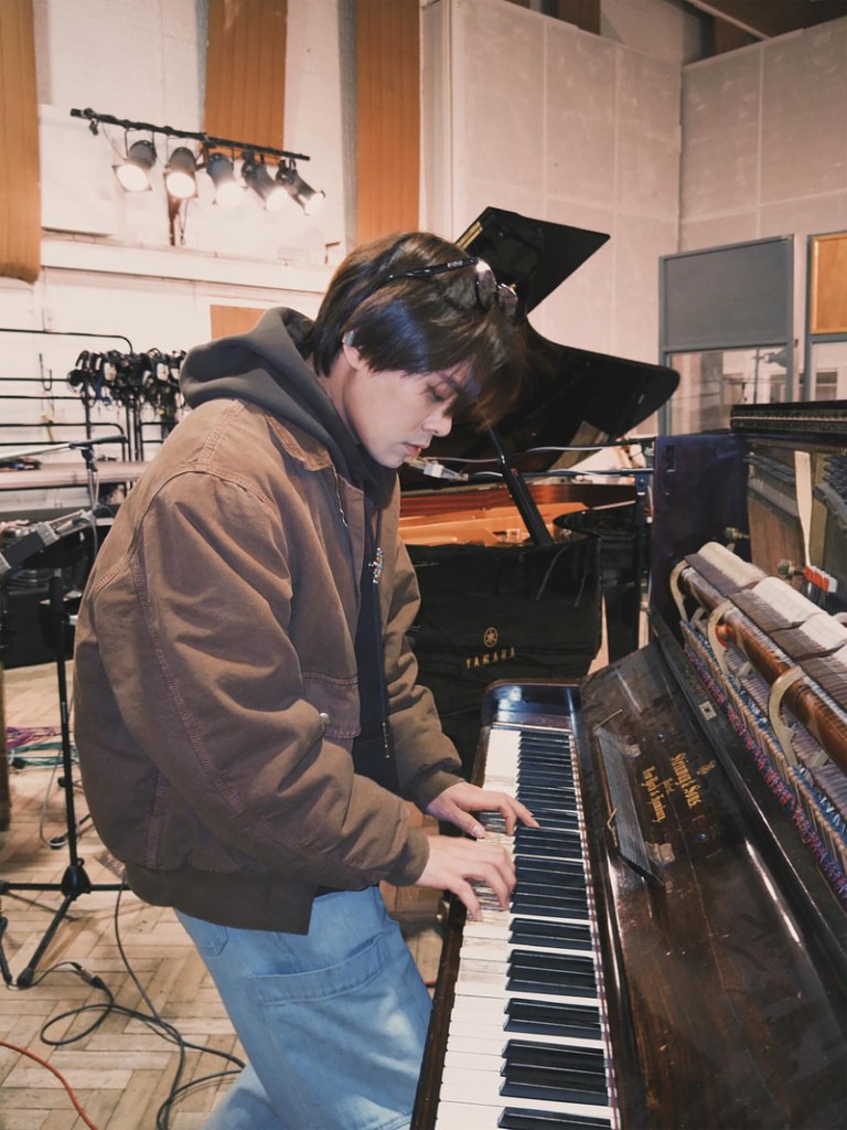 告五人雲安表示，Abbey Road的類比錄音和整個空間感非常溫暖。（相信音樂提供）