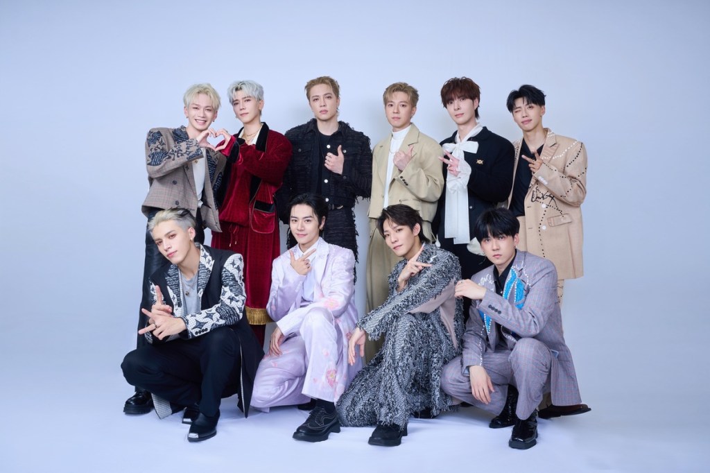 (前排左起) 哲言、佳辰、煥鈞、祖安(後排左起) 子翔、Bii畢書盡、J.Sheon、GJ蔣卓嘉、文廷 (照片提供:索尼音樂)