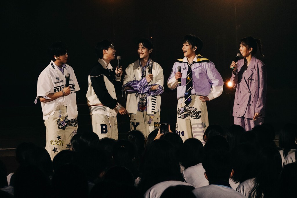 大牙與AcQUA源少年開心互動訪談