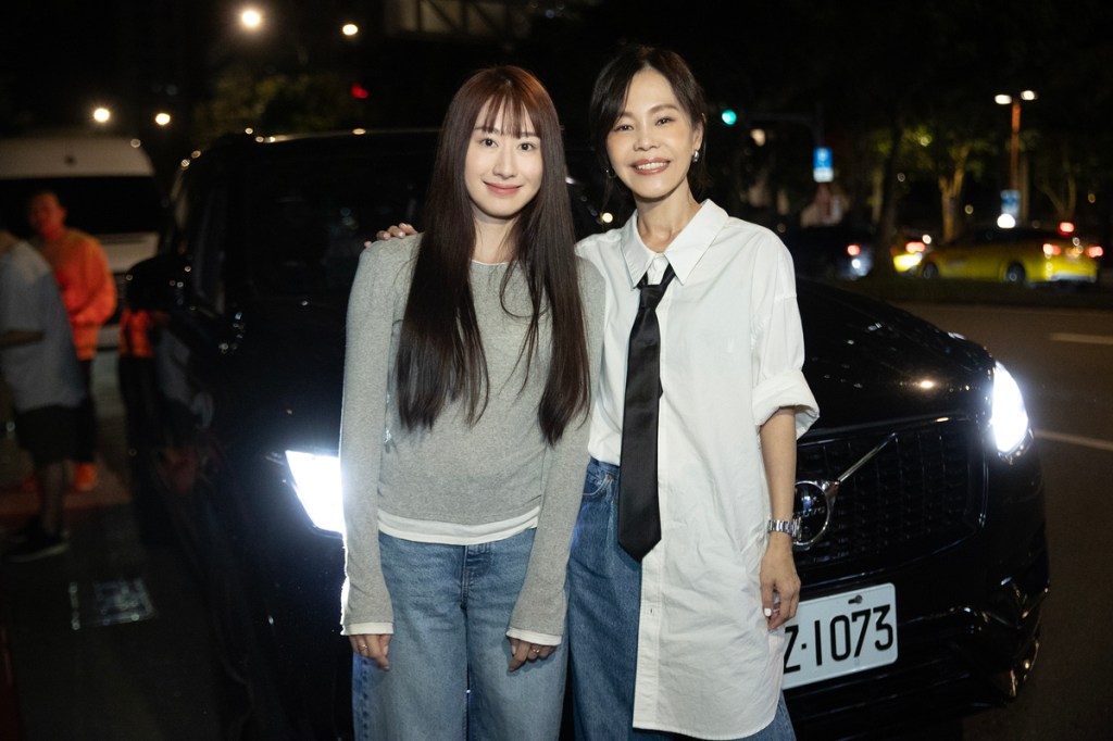 左起：〈愛了〉MV女主角王果、彭佳慧