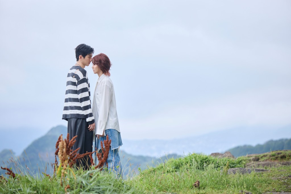 曾沛慈〈最後一次哭〉MV與傅孟柏飾演交往多年的情侶 (照片提供:華研國際)