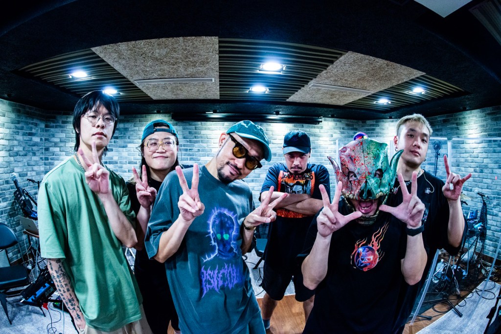 金曲歌王MC HotDog熱狗和金曲樂團血肉果汁機 合體推出新歌〈我不壞了嗎〉針對鍵盤酸民全面開火