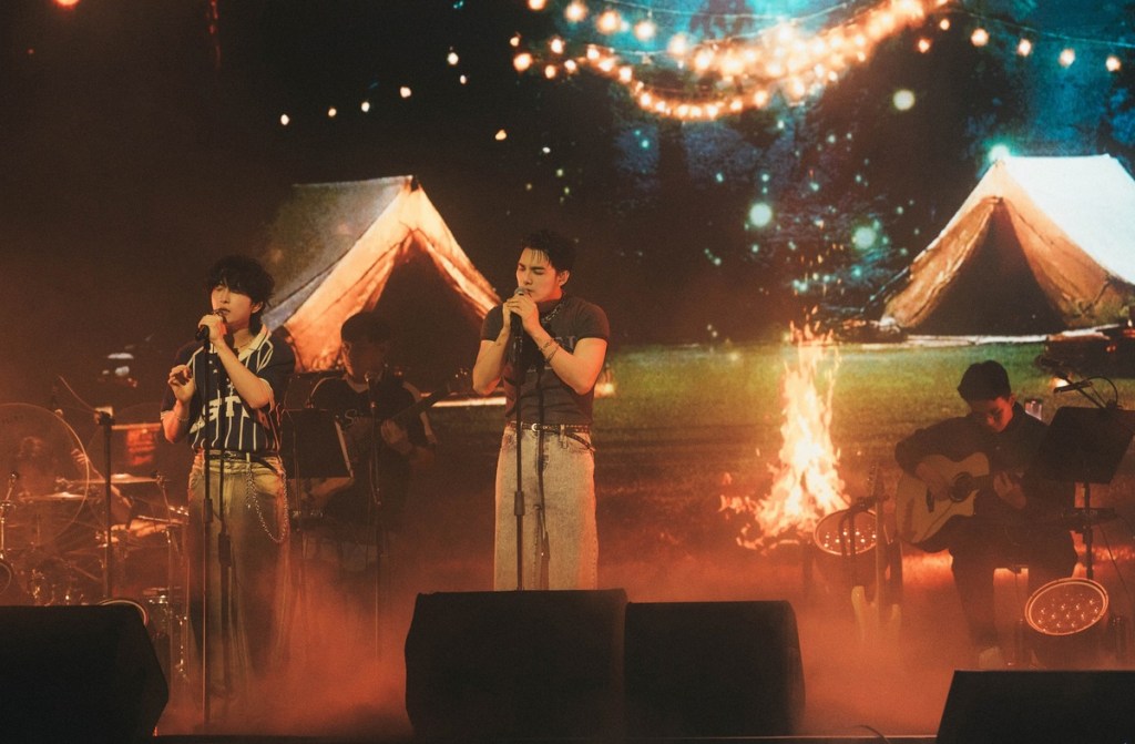 邱鋒澤 X 黃偉晉」亞洲巡迴音樂會把現場布景變成營火晚會